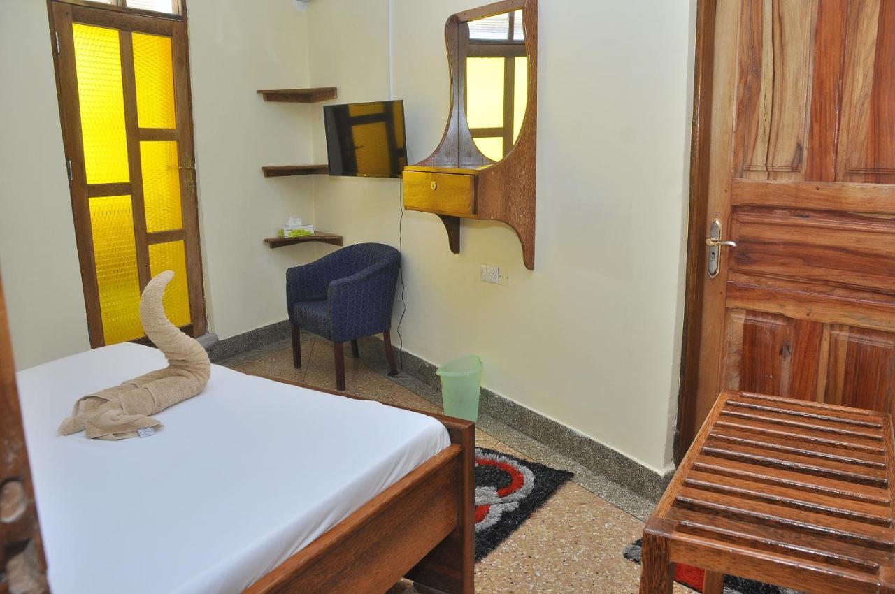 Plumeria Motel - Stone Town Zanzibar Bagian luar foto